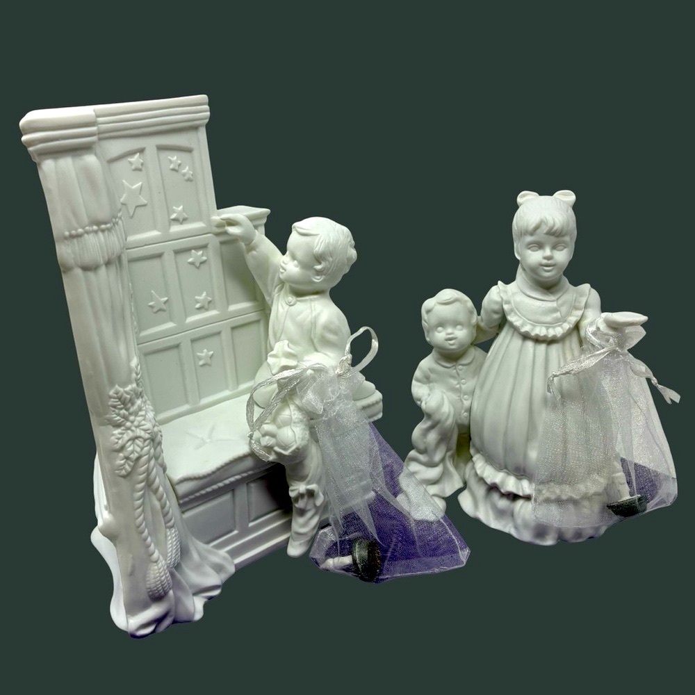 Dept. 56 Winter Silhouette “A Bright Star On Christmas Eve” Porcelain Figurine